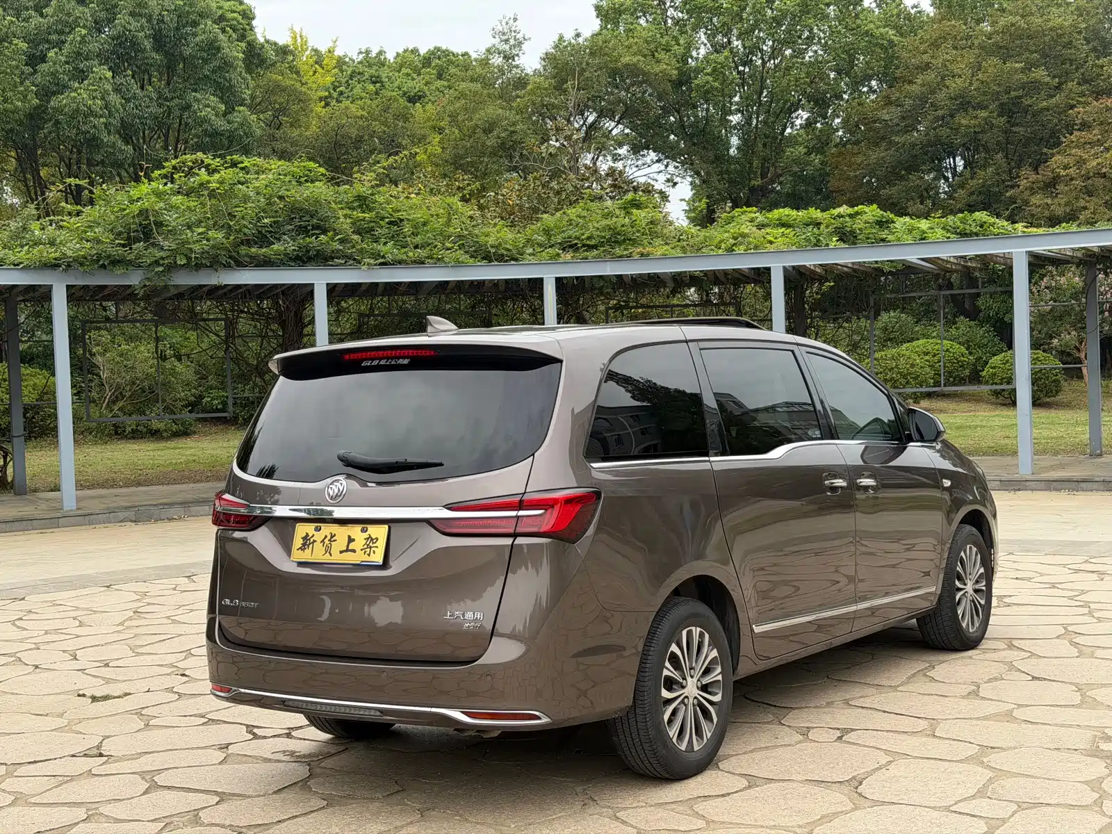 Фото 14 - Buick GL8