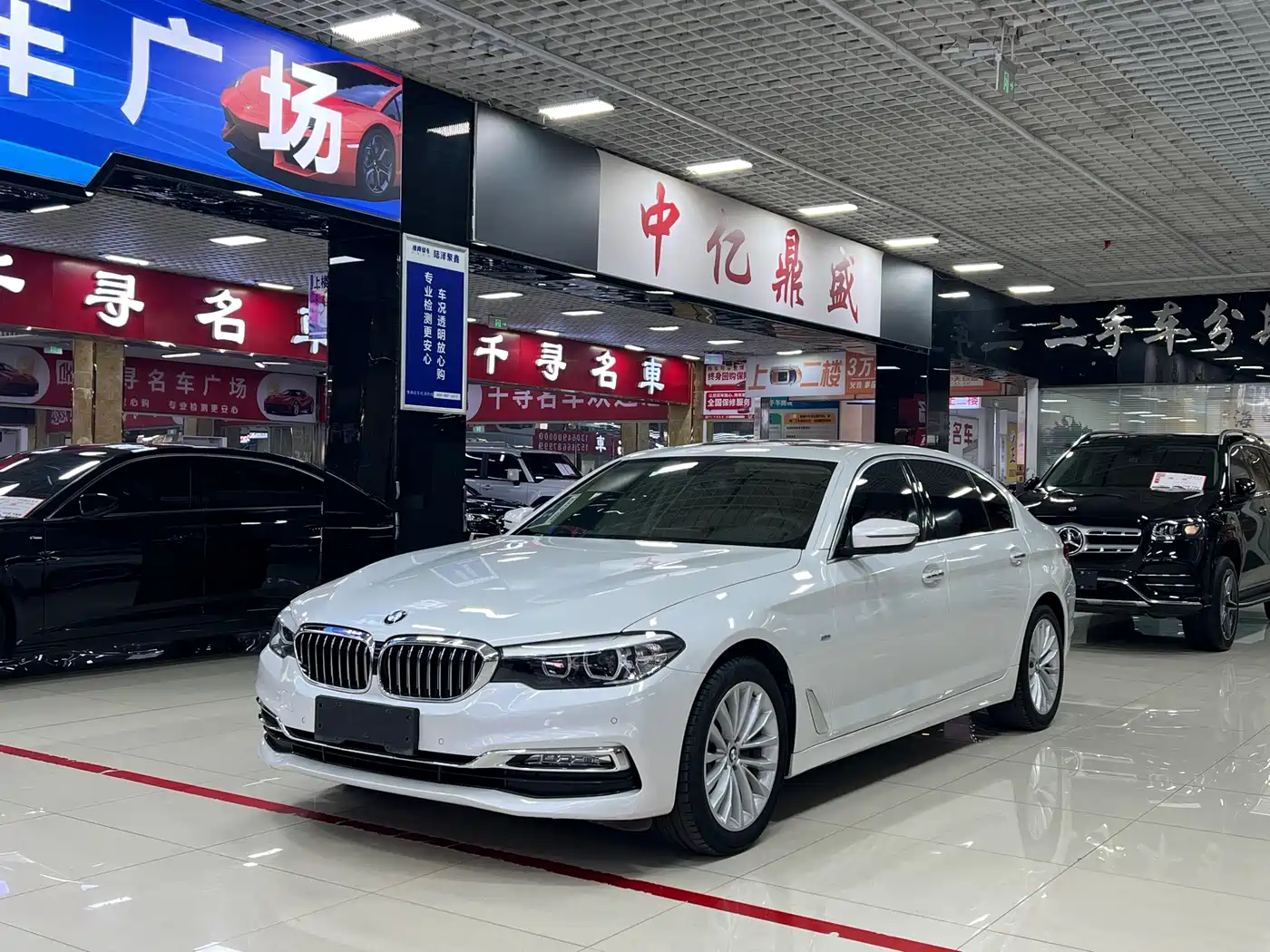 BMW 5 Series 2018 525Li Luxury Package