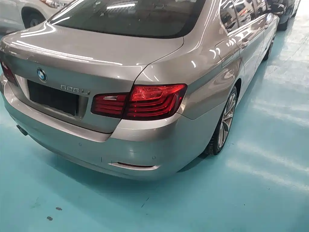 BMW 5 Series 2017 525Li Leading Edition фото 8