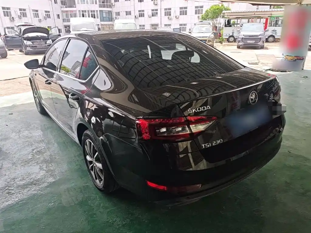Škoda Octavia 2018 TSI230 DSG Comfort Edition фото 5