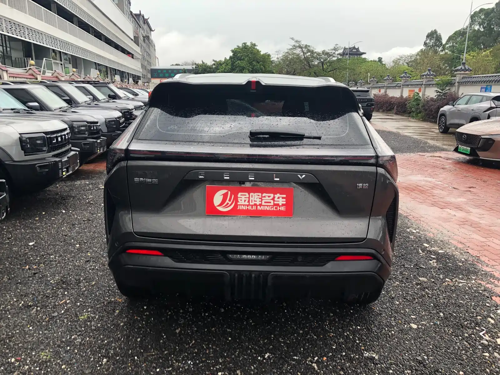Фото 9 - Geely Atlas