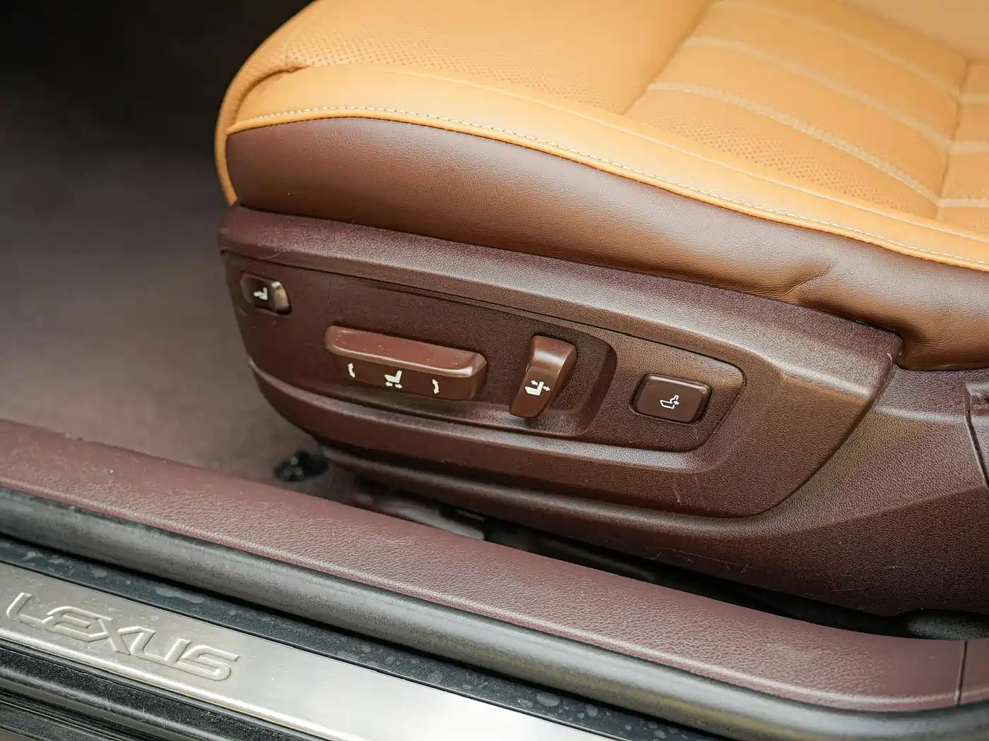 Photo 22 - Lexus ES