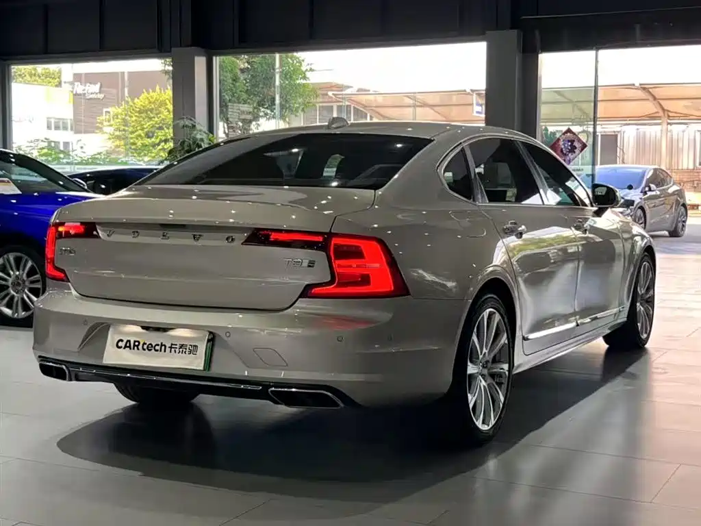 VOLVO S90 PLUG IN HYBRID