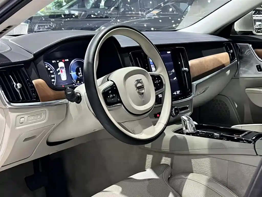 VOLVO S90 PLUG IN HYBRID