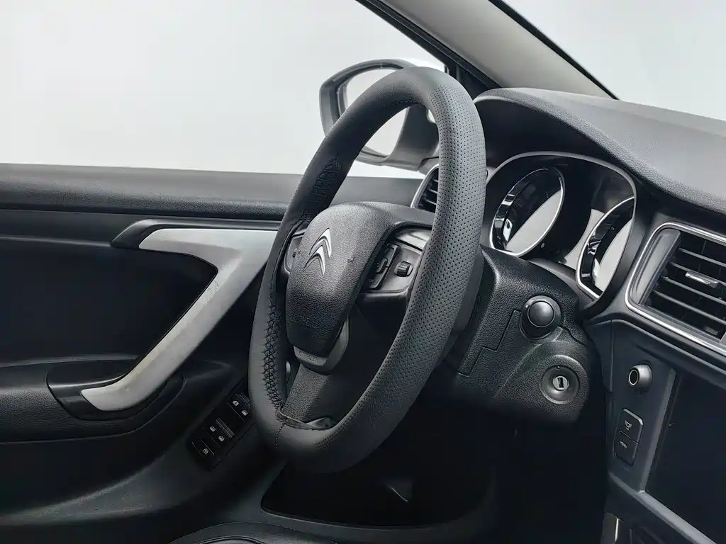 Фото 22 - Citroën C3-XR