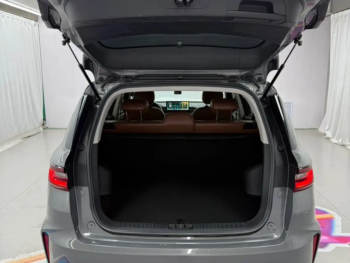 GEELY AUTOMOBILE VISION X6