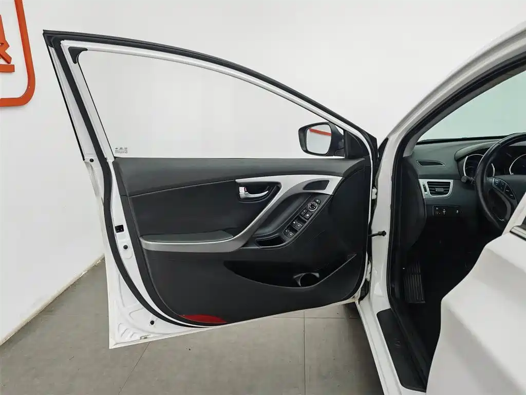 Hyundai Langdong 2015 1.6L Auto Exclusive фото 8