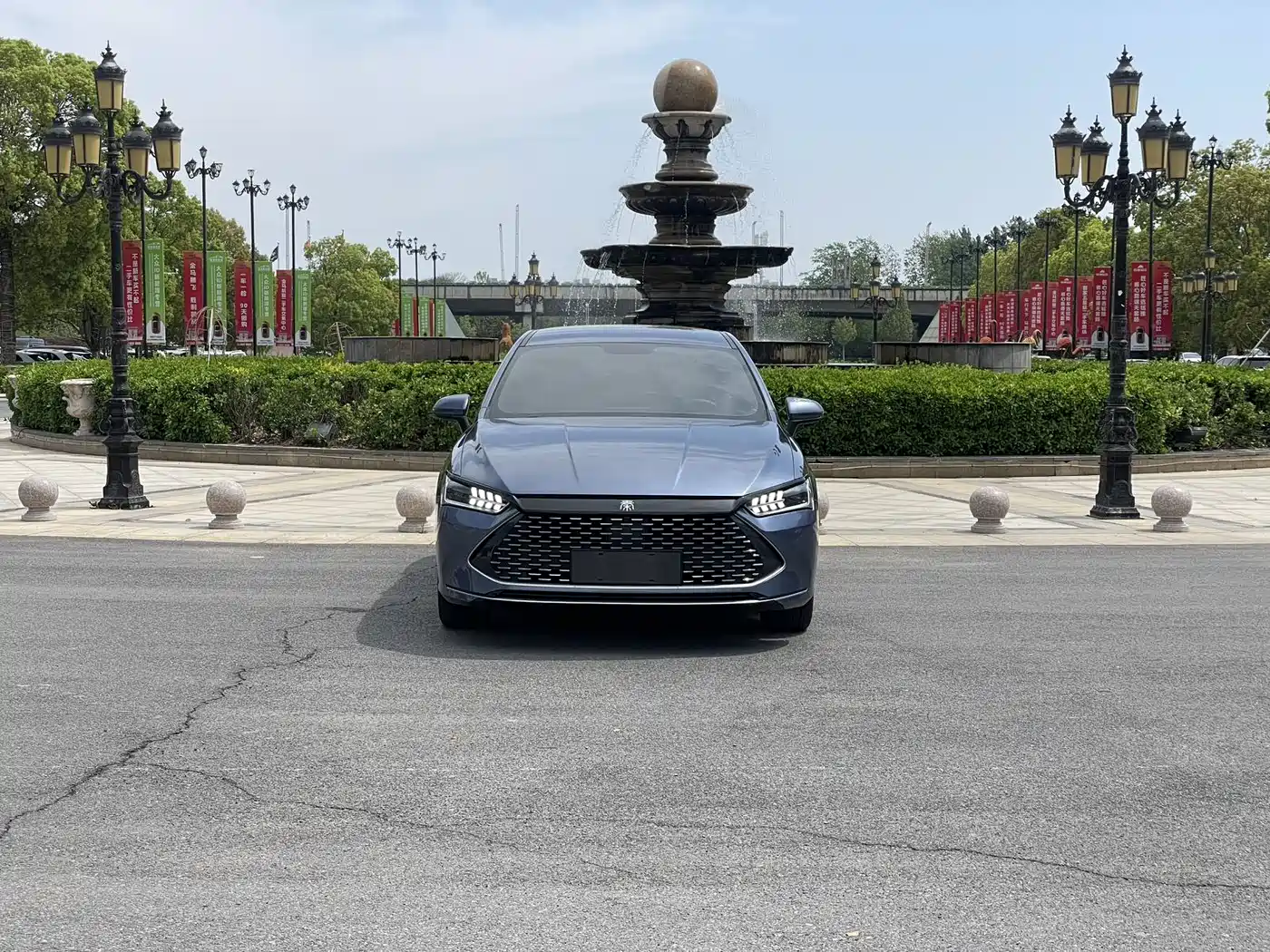 BYD Qin PLUS 2024 Glory Edition DM-i 55KM Leading фото 2