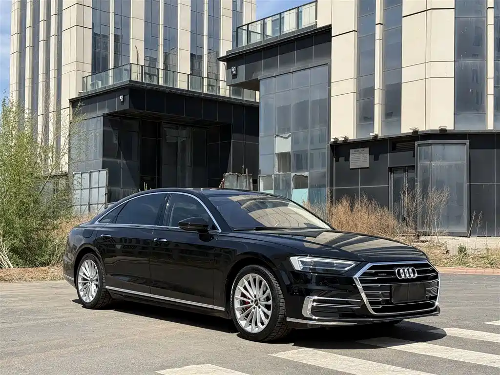 AUDI A8