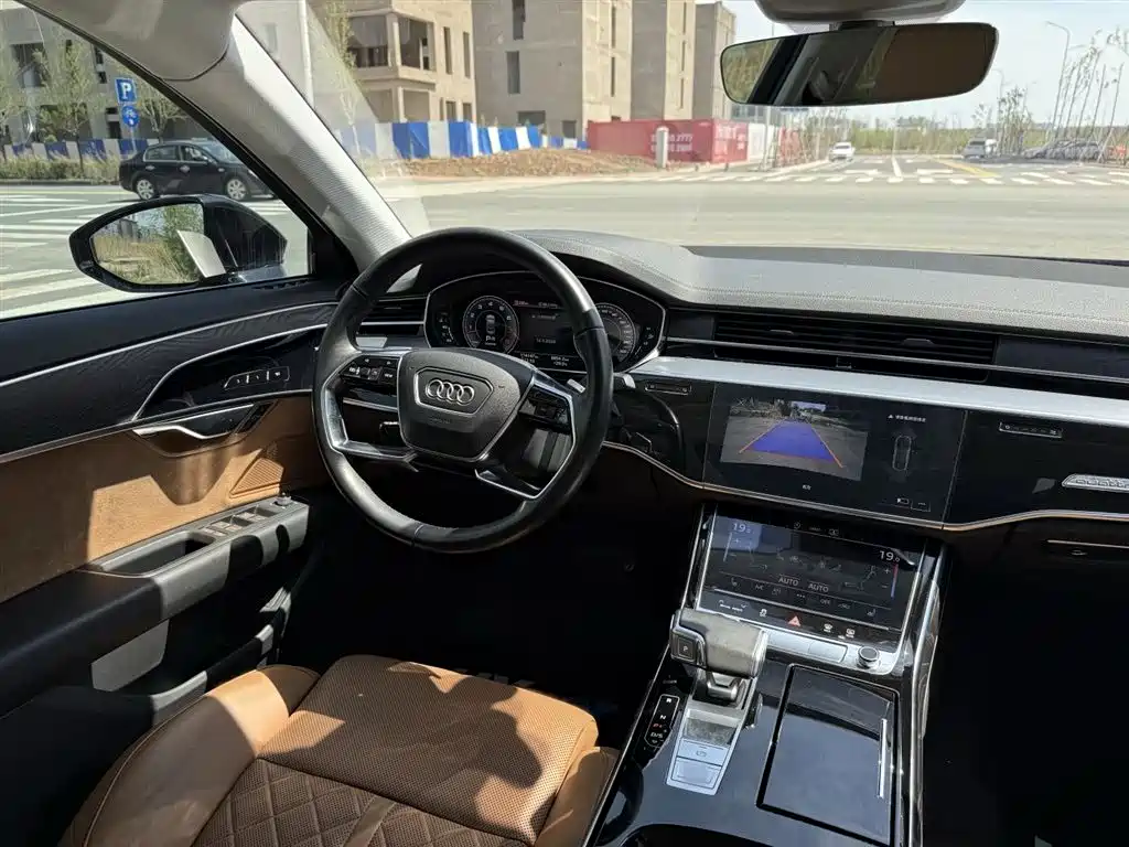 AUDI A8
