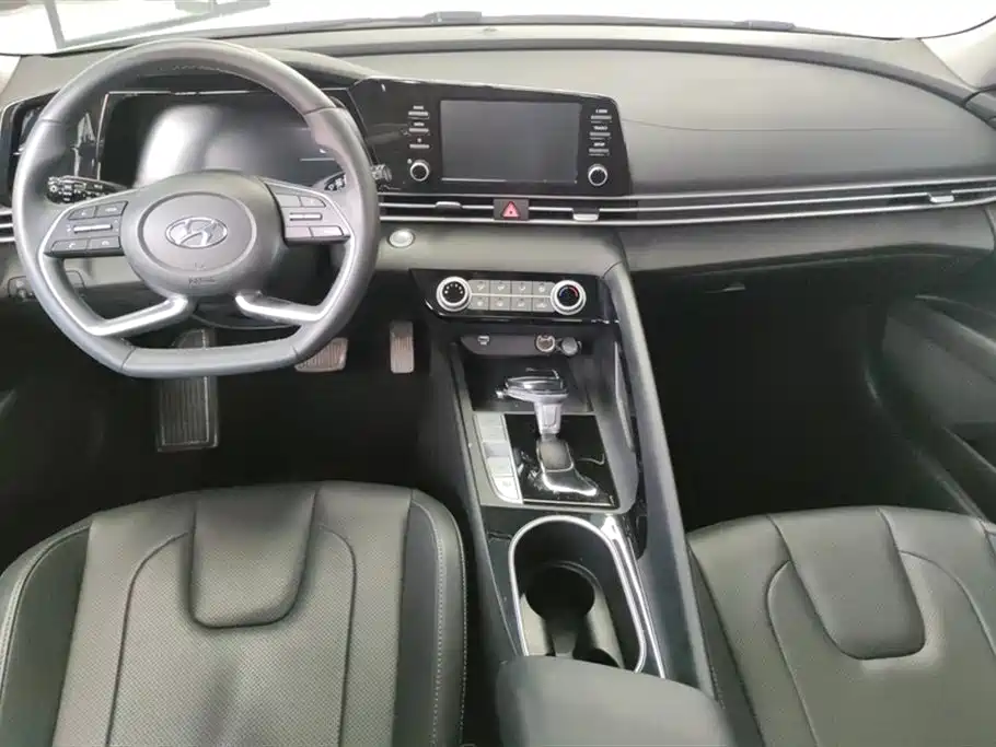 Hyundai Elantra 2022 1.5L CVT GLX Elite Edition фото 12