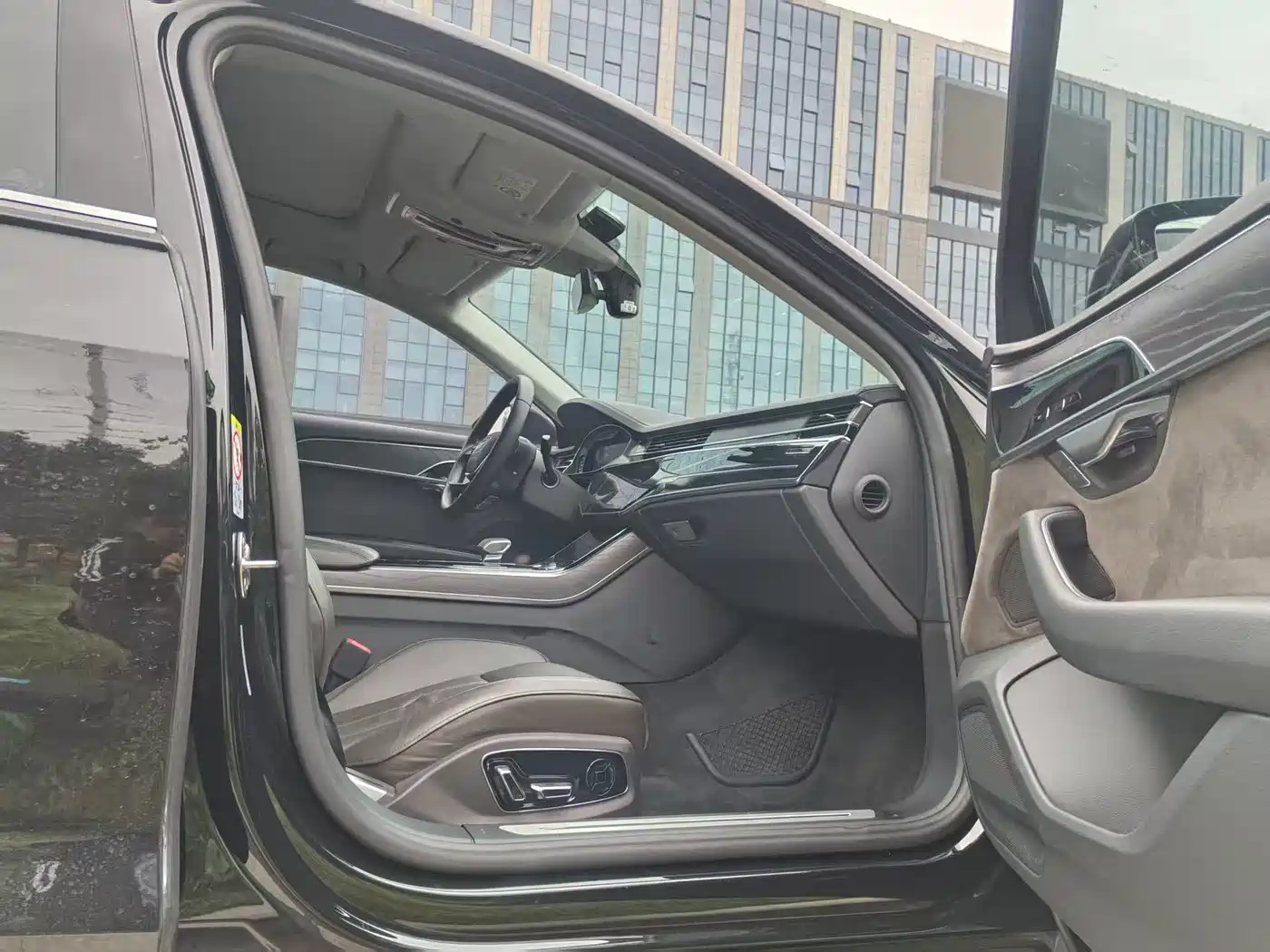 Audi A8 2019 Facelift Plus A8L 50 TFSI quattro Comfort фото 4