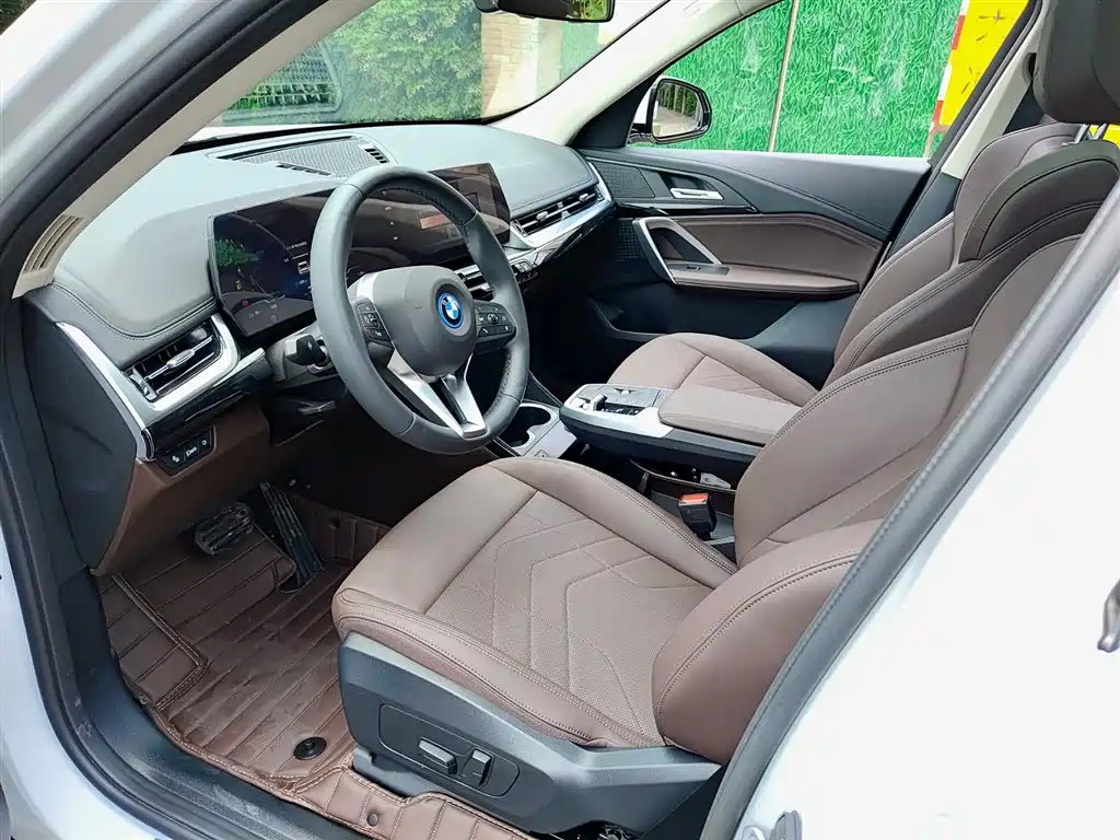 BMW iX1 2025 eDrive25L X Design Package фото 7
