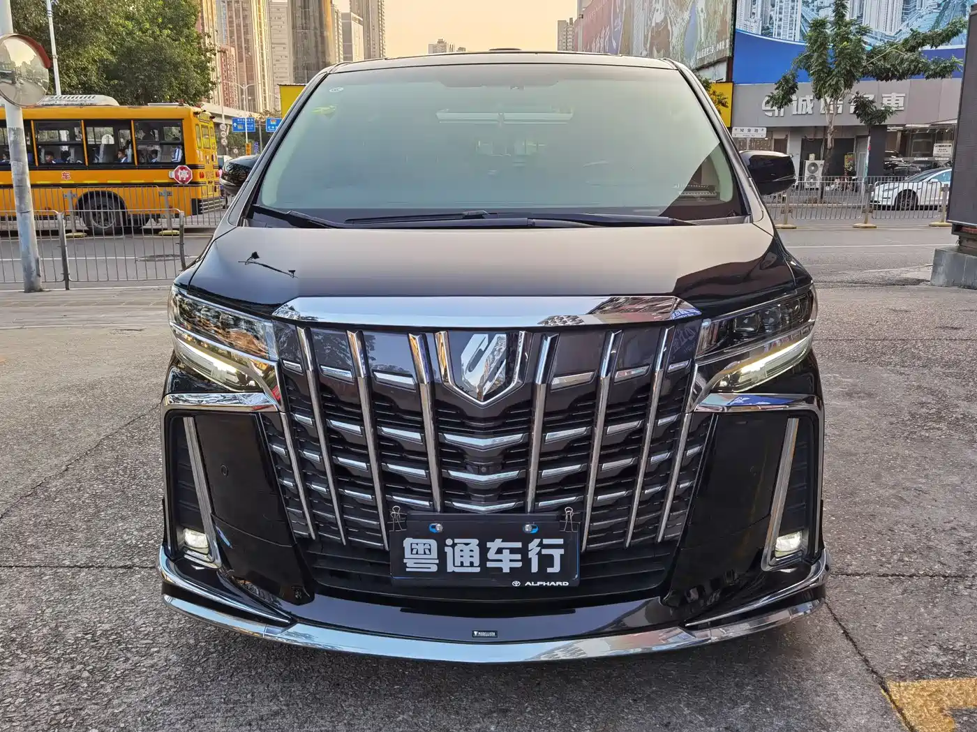Toyota Alphard 2015 3.5L Premium Edition фото 2