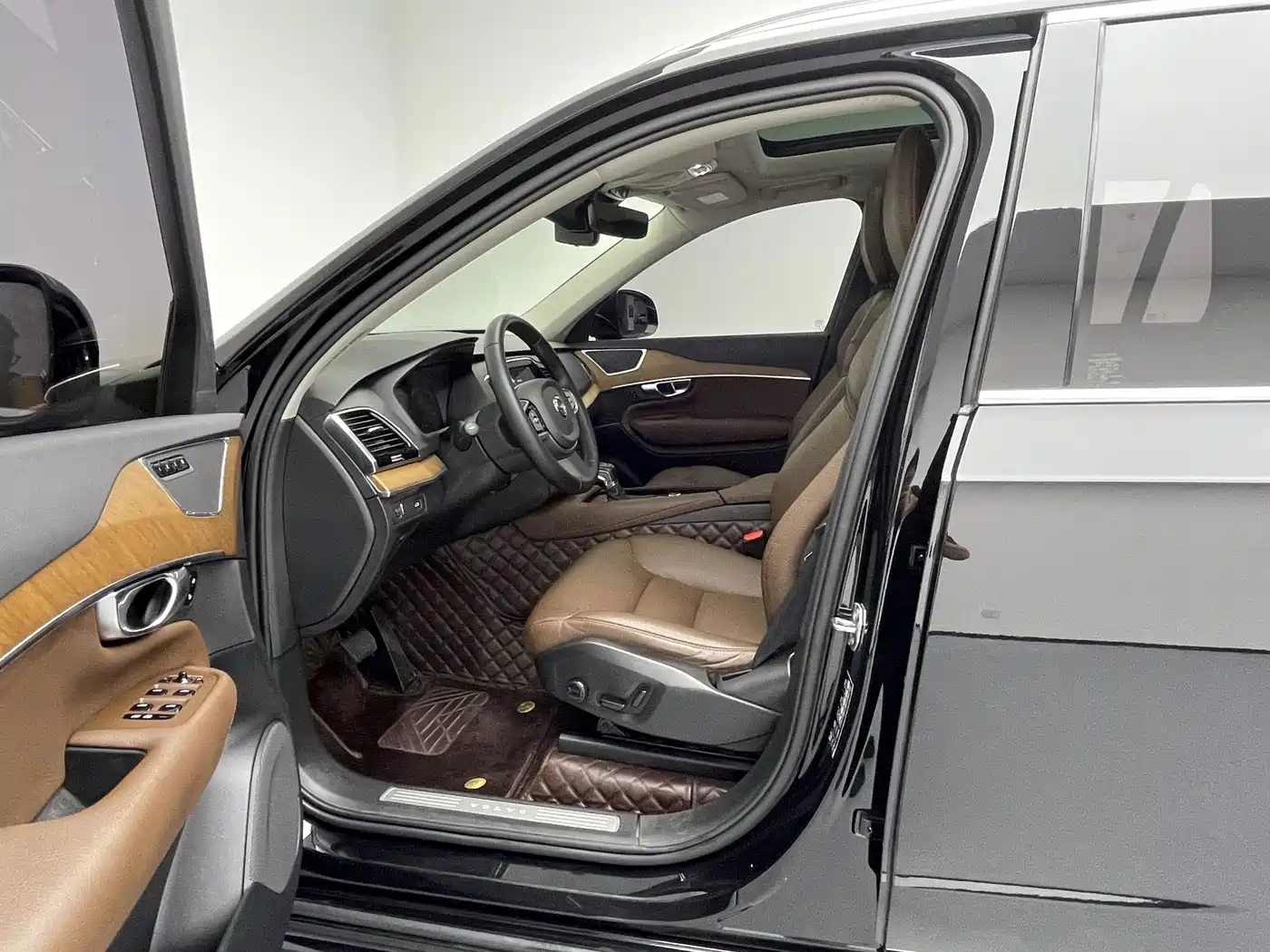 Фото 15 - Volvo XC90