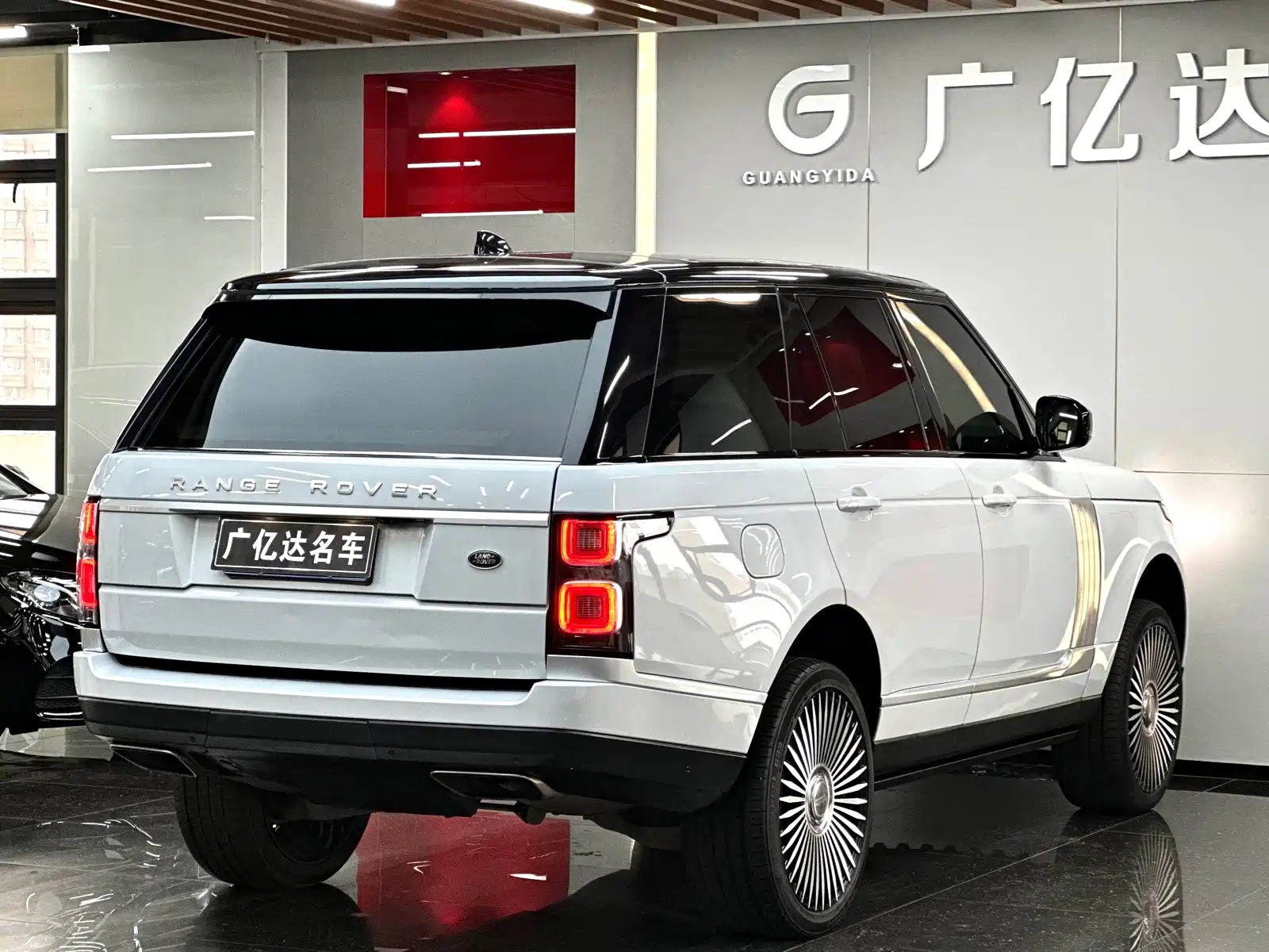 Фото 24 - Land Rover Range Rover