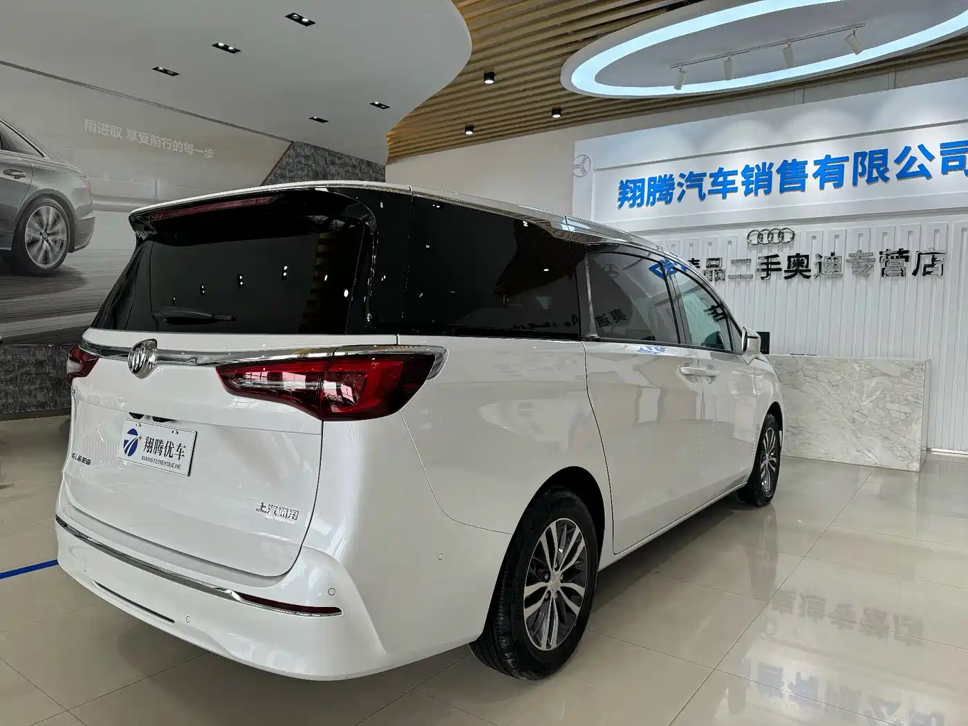 Buick GL8 2021 ES Landlord 653T Premium фото 4