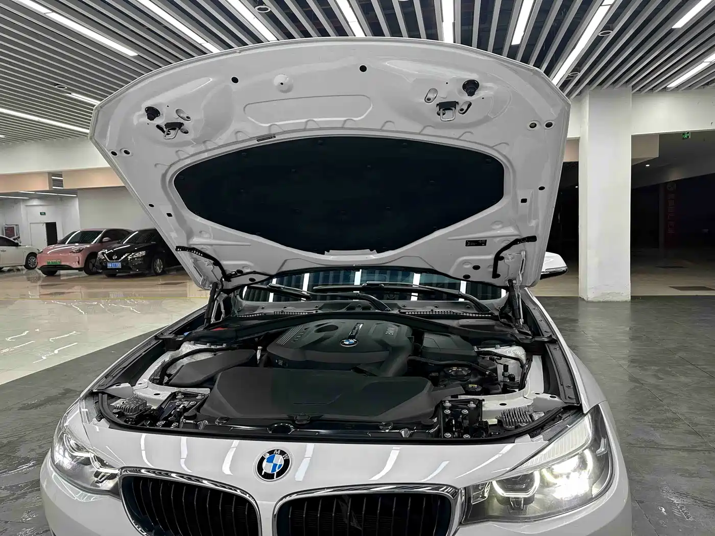BMW 3 Series GT 2018 320i Fashion фото 18