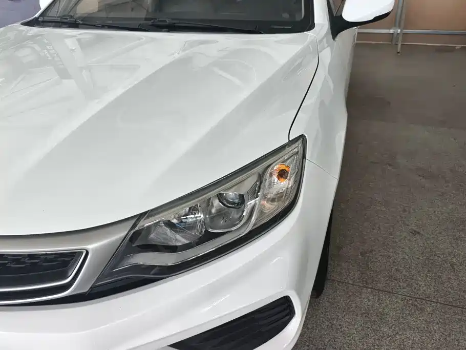 Photo 5 - Geely Vision