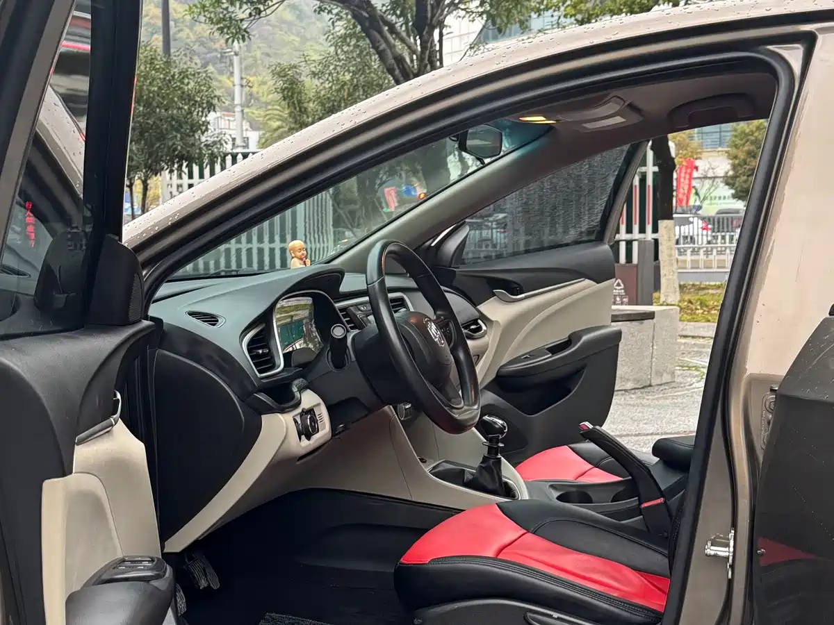 Buick Excelle 2015 15N Manual Luxury фото 17