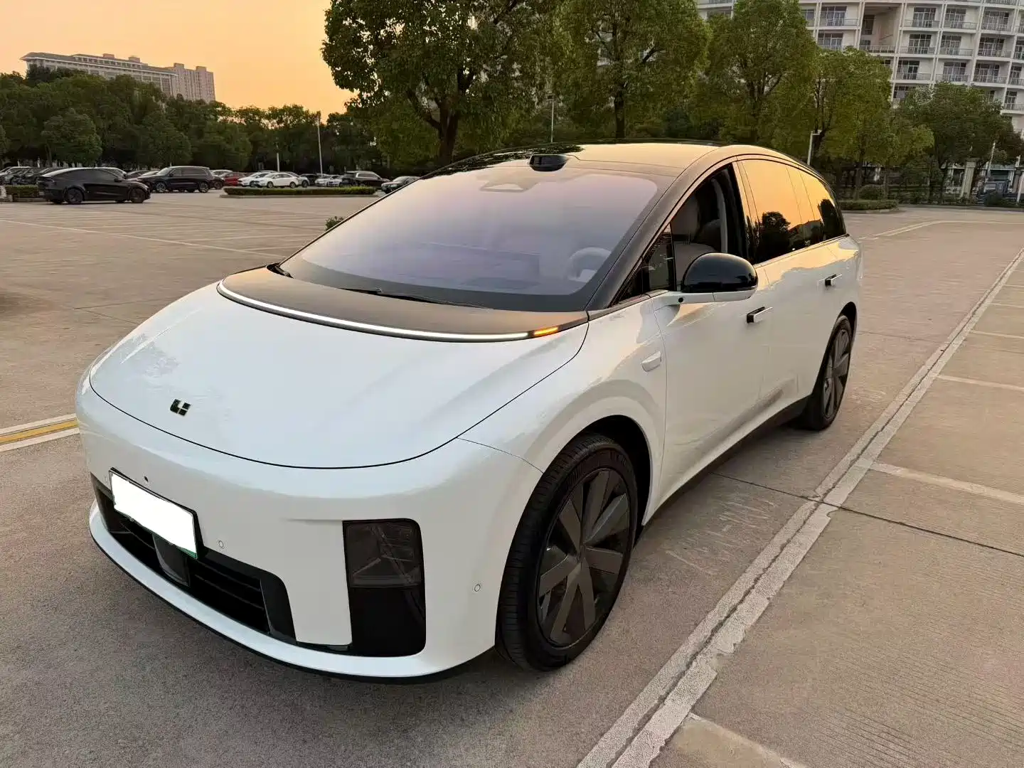 Фото 1 - Li Auto Li i8