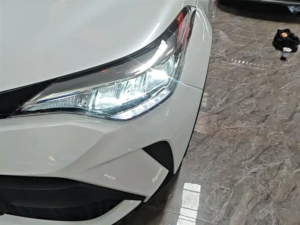 Toyota C-HR 2022 Hybrid 2.0L E-CVT Comfort Edition фото 24