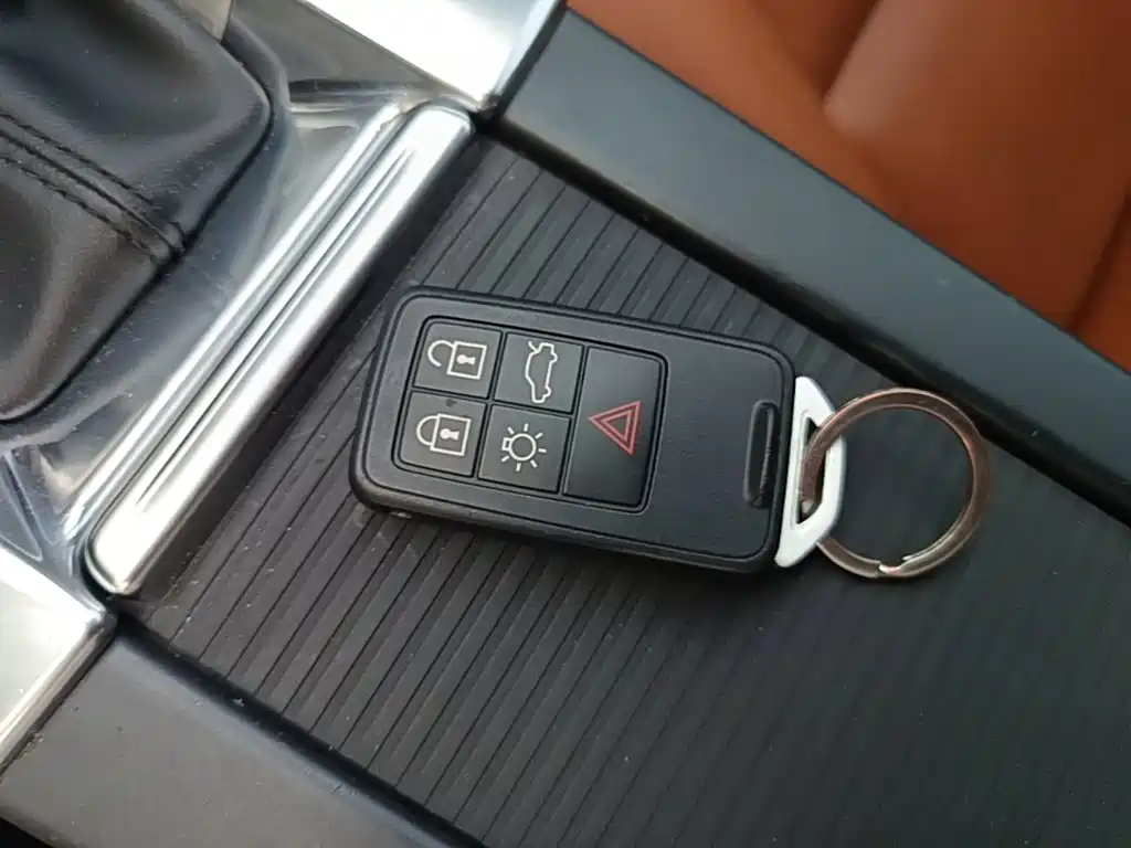 Фото 9 - Volvo S60