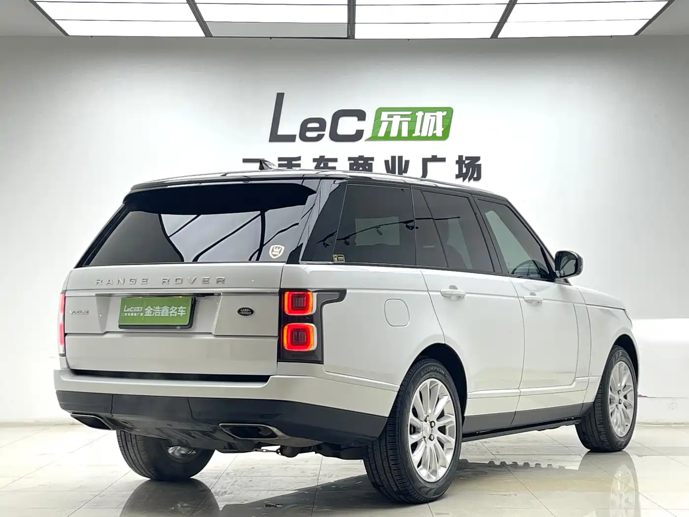 Land Rover Range Rover 2022 3.0 L6 360PS Heritage Edition фото 22