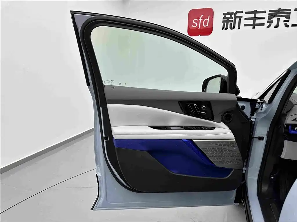 Cadillac IQ Ao Ge 2025 2024 Standard Range