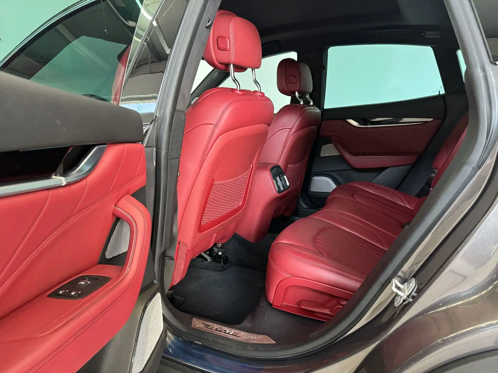 Photo 6 - Maserati Levante
