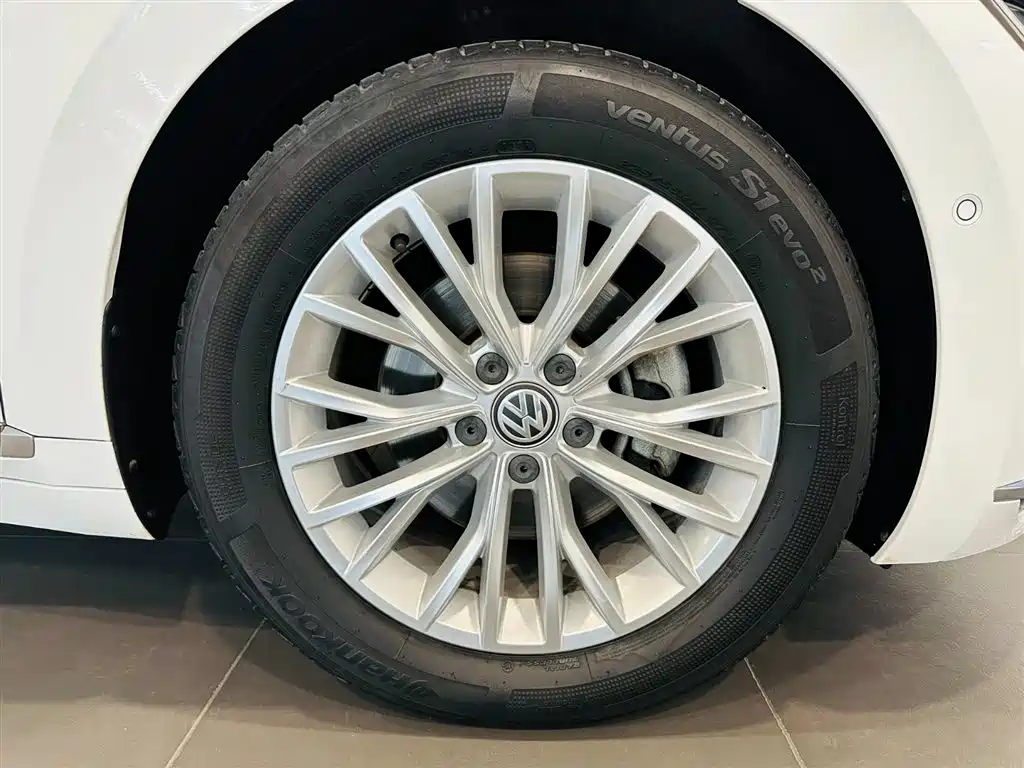 Volkswagen FAW-Volkswagen CC 2019 330TSI Charm Edition China VI фото 15