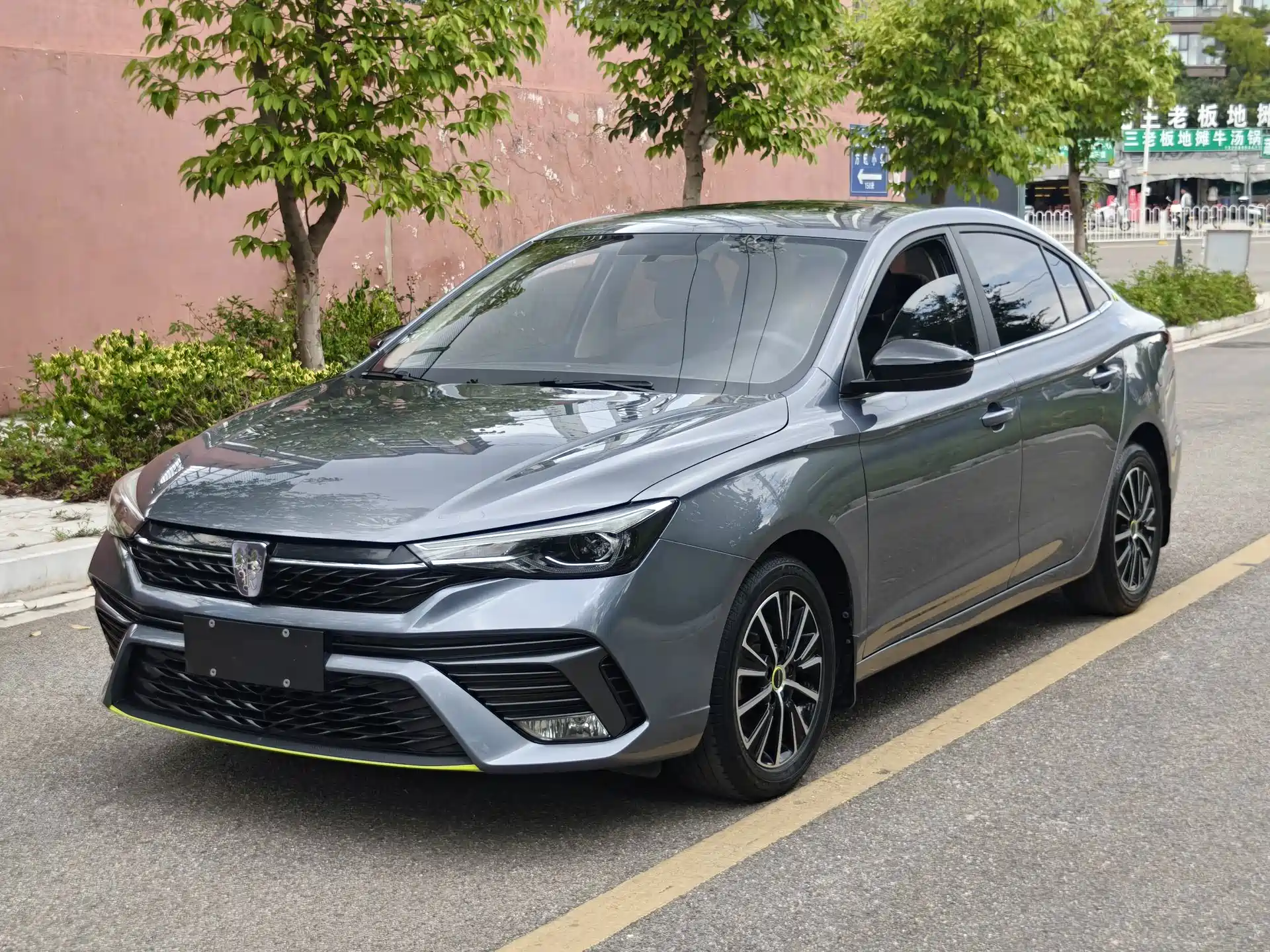Photo 1 - Roewe i5
