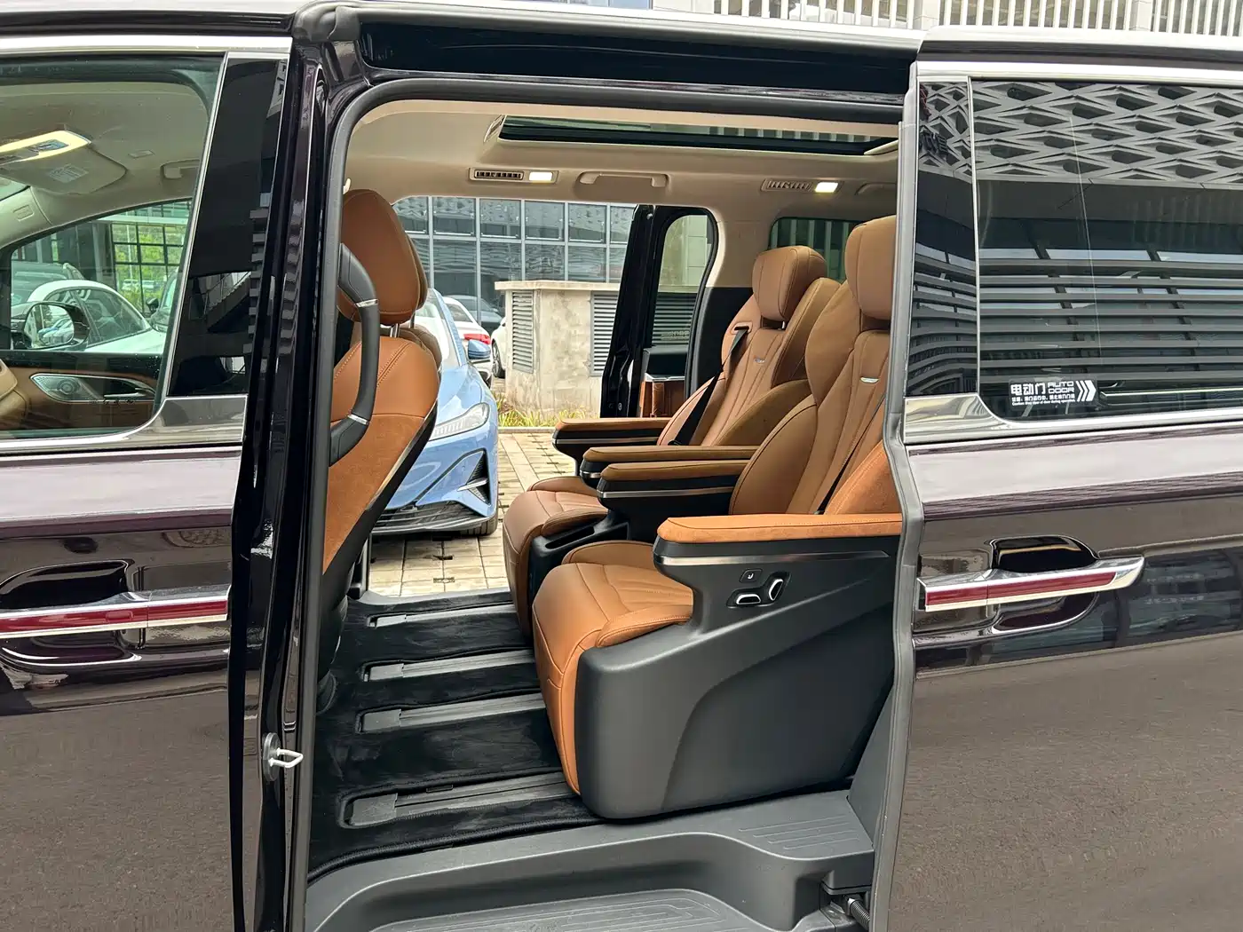 Hongqi HQ9 PHEV 2024 Model 2.0T AWD Business Edition фото 14