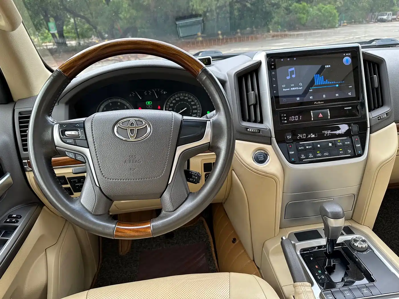 2017 Toyota Land Cruiser (Import)