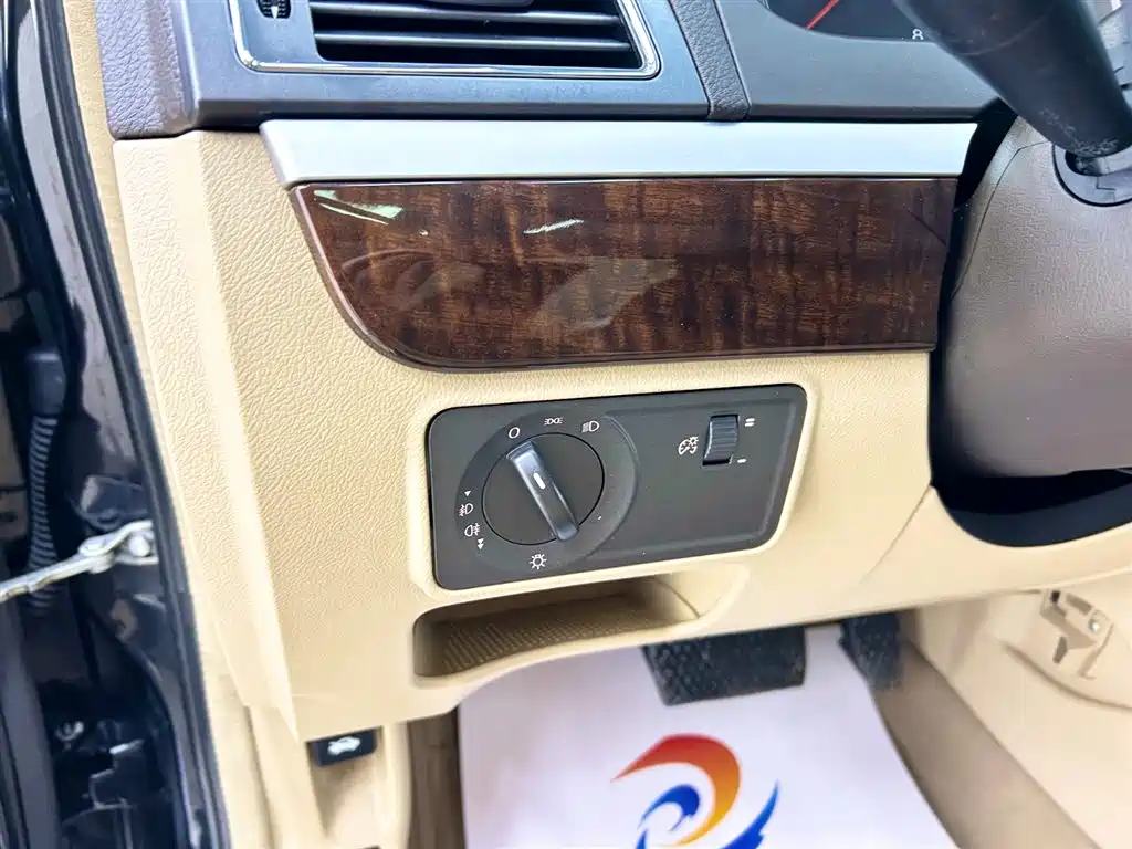 Roewe 750 2014 2011 1.8T 750D NAVI Shangya Edition AT