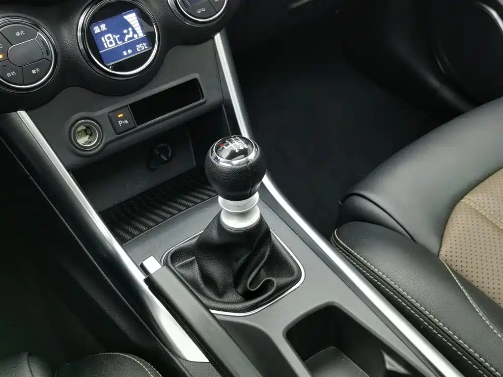 BYD Song 2016 Unrivaled Edition 1.5TI Manual Elite Edition фото 13
