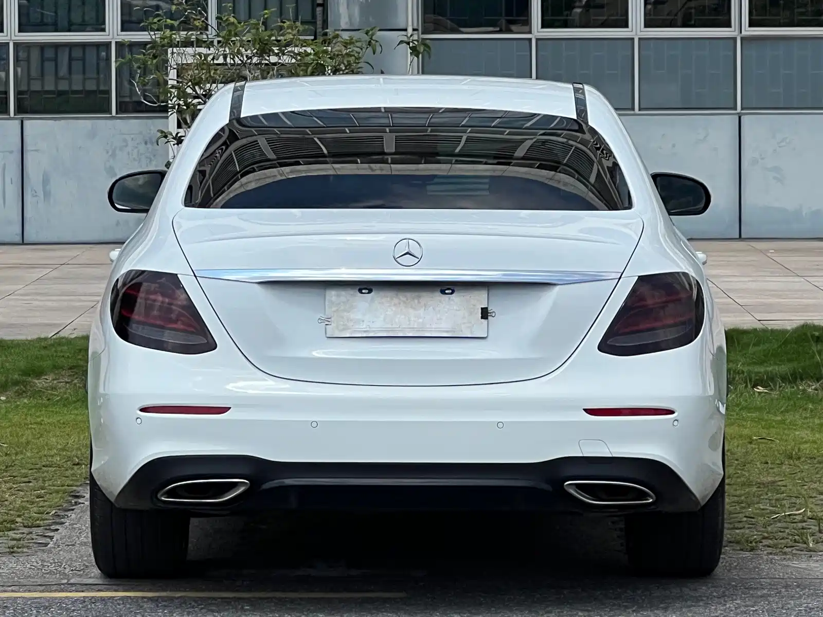 صورة 5 - Mercedes-Benz E-Class
