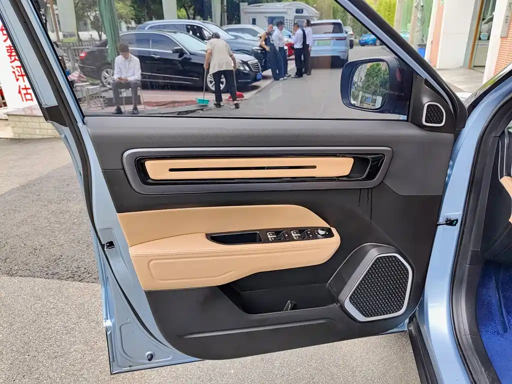 Фото 6 - Geely ICON