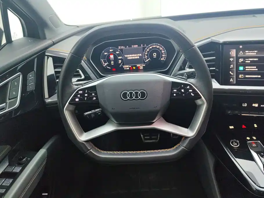 Photo 15 - Audi Q4 e-tron