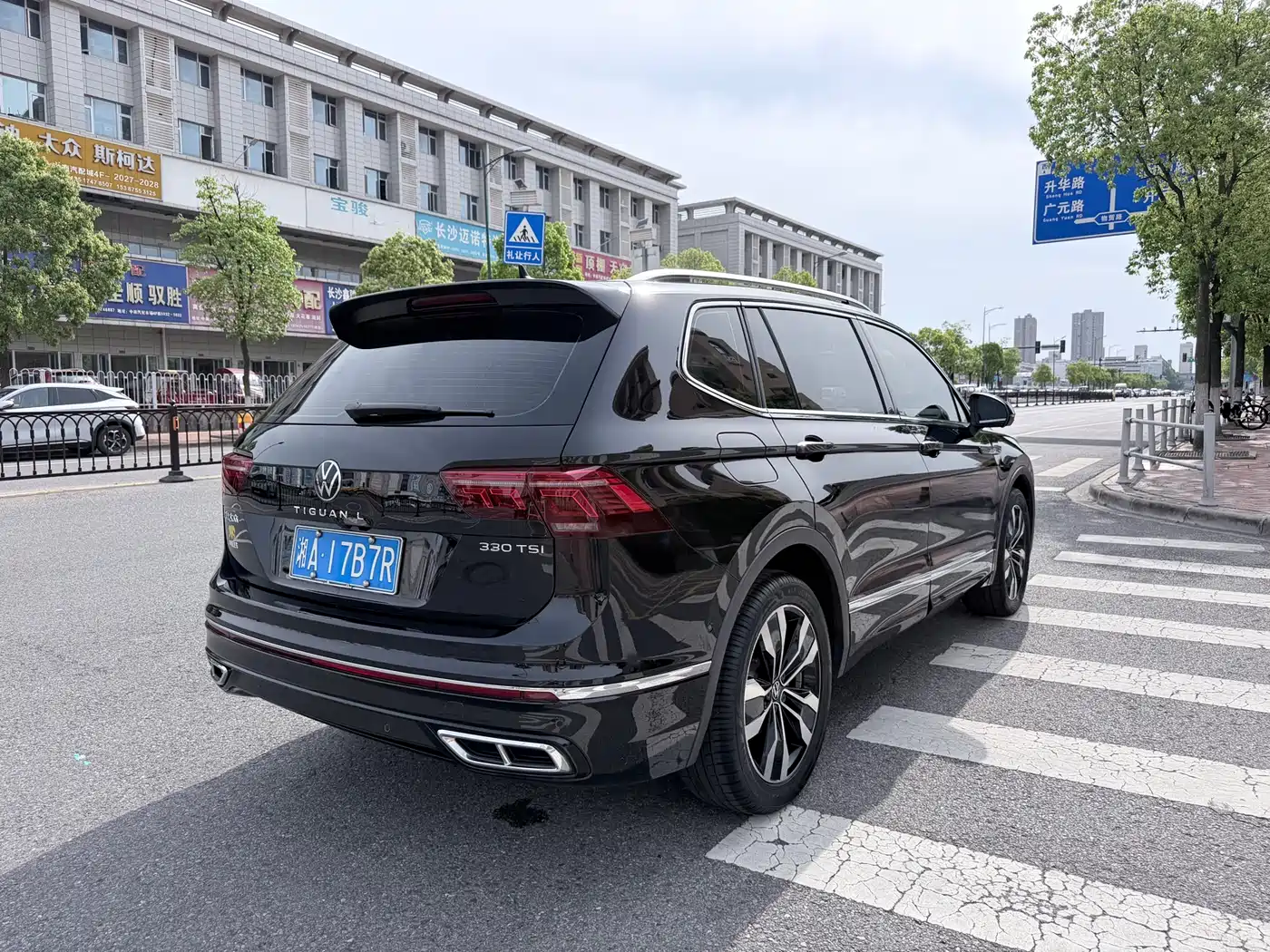 Volkswagen Tiguan L 2022 330TSI Auto 2WD R-Line Premium Edition фото 4