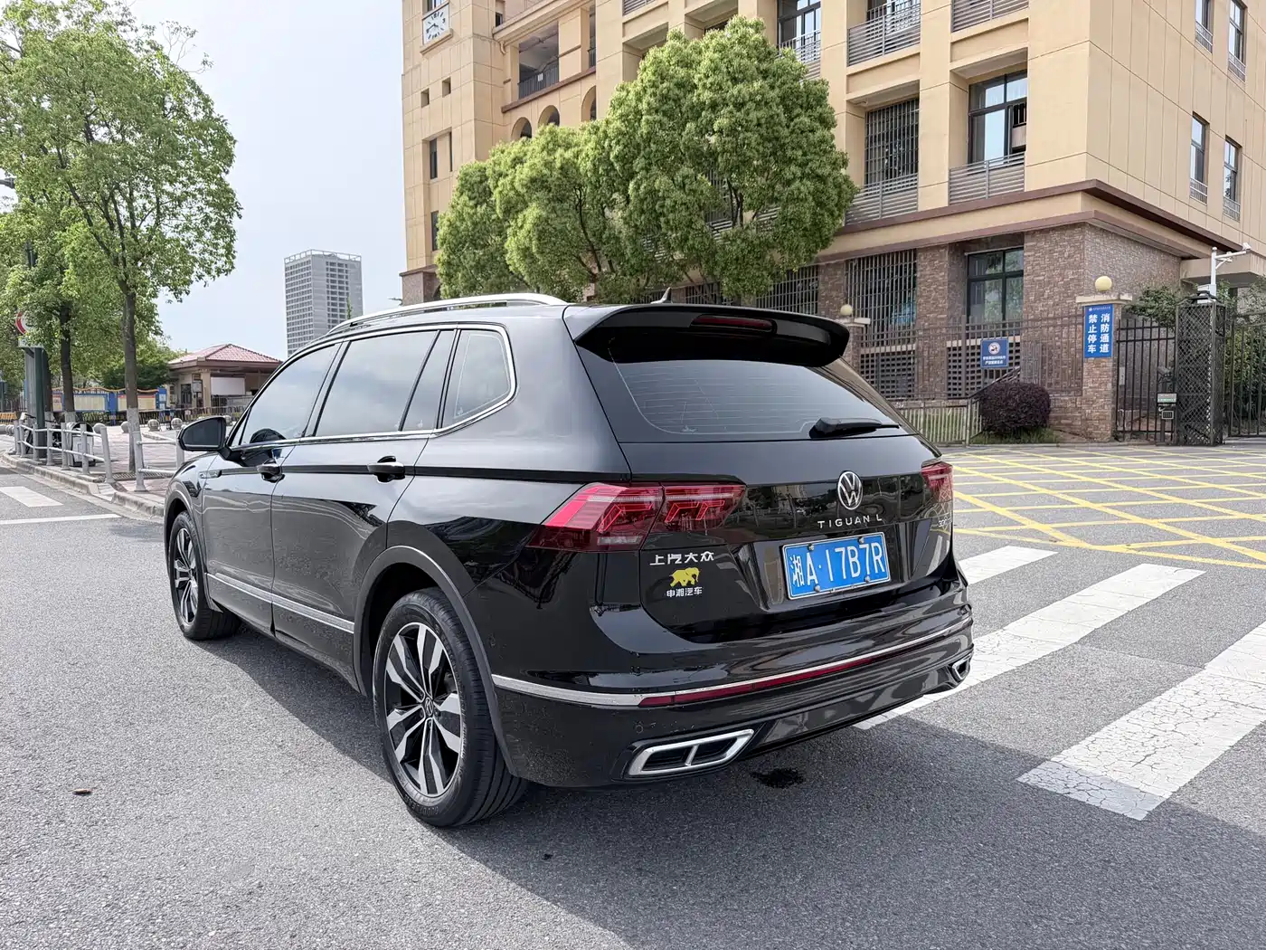 Volkswagen Tiguan L 2022 330TSI Auto 2WD R-Line Premium Edition фото 5