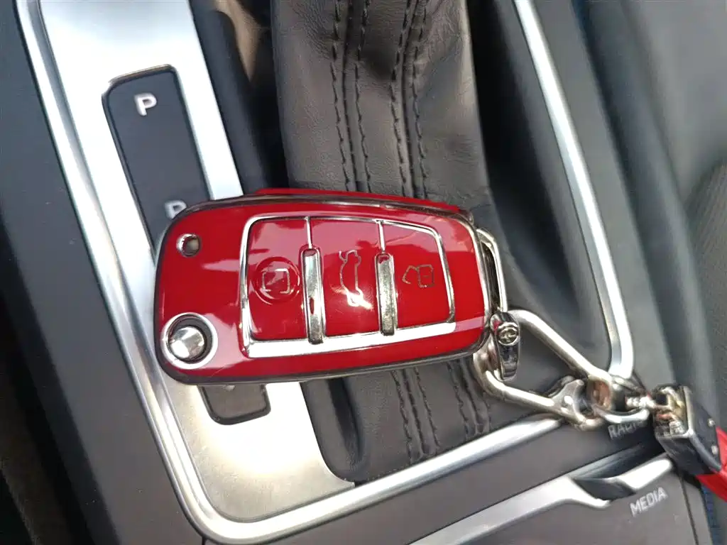 AUDI Q2L E-TRON