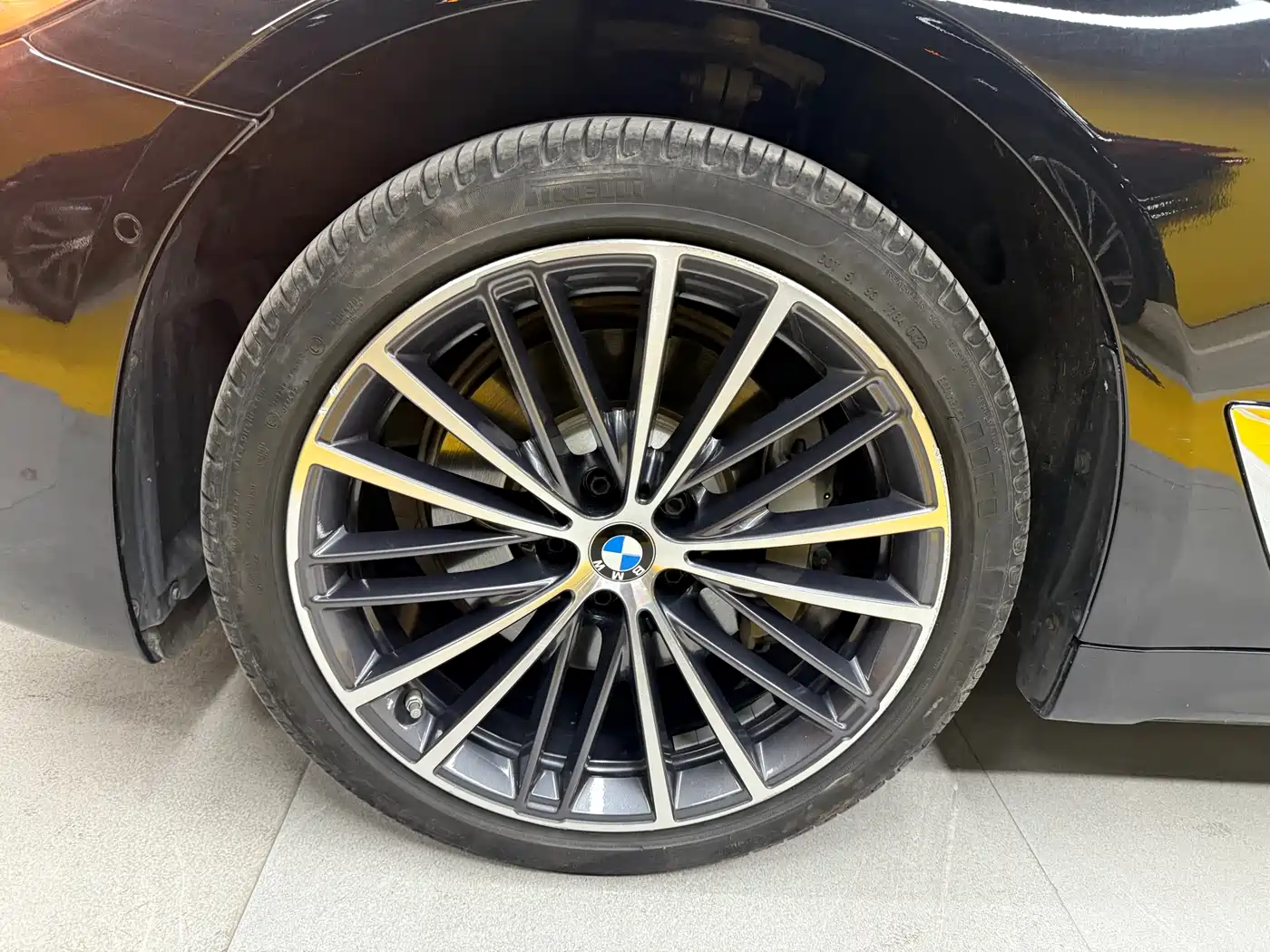 BMW 5 Series 2023 530Li Leading M Sport Package фото 13