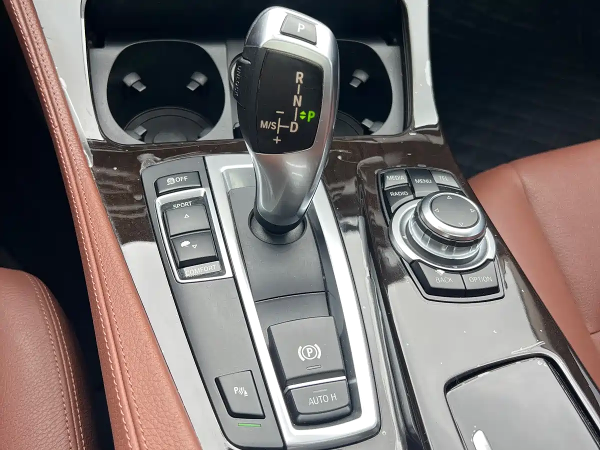 BMW 5 Series 2017 525Li Leading Edition фото 9