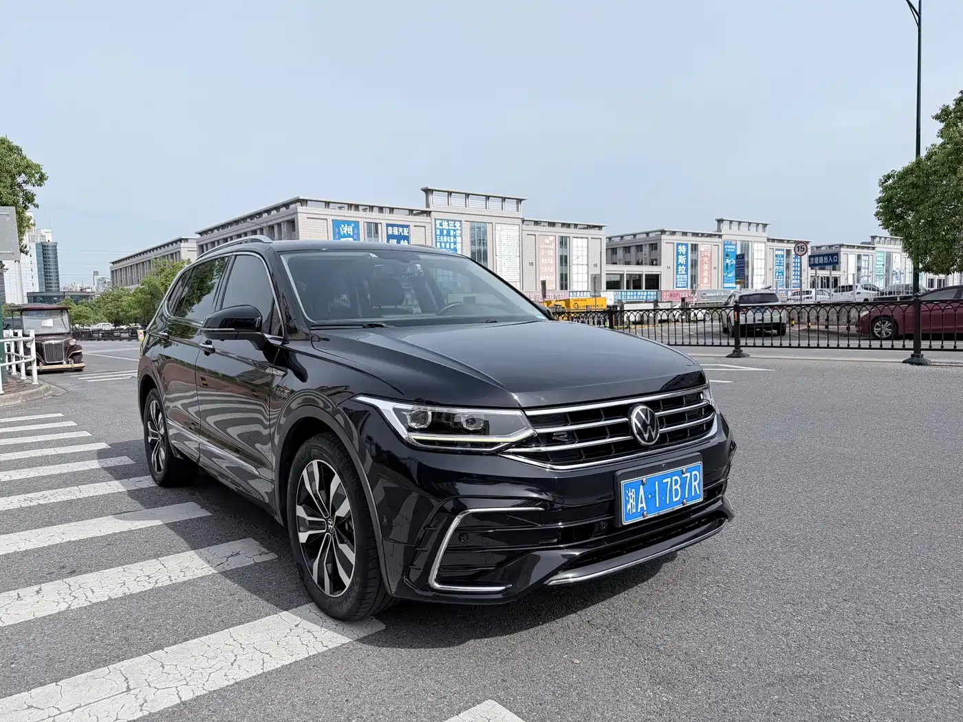 Volkswagen Tiguan L 2022 330TSI Auto 2WD R-Line Premium Edition фото 3