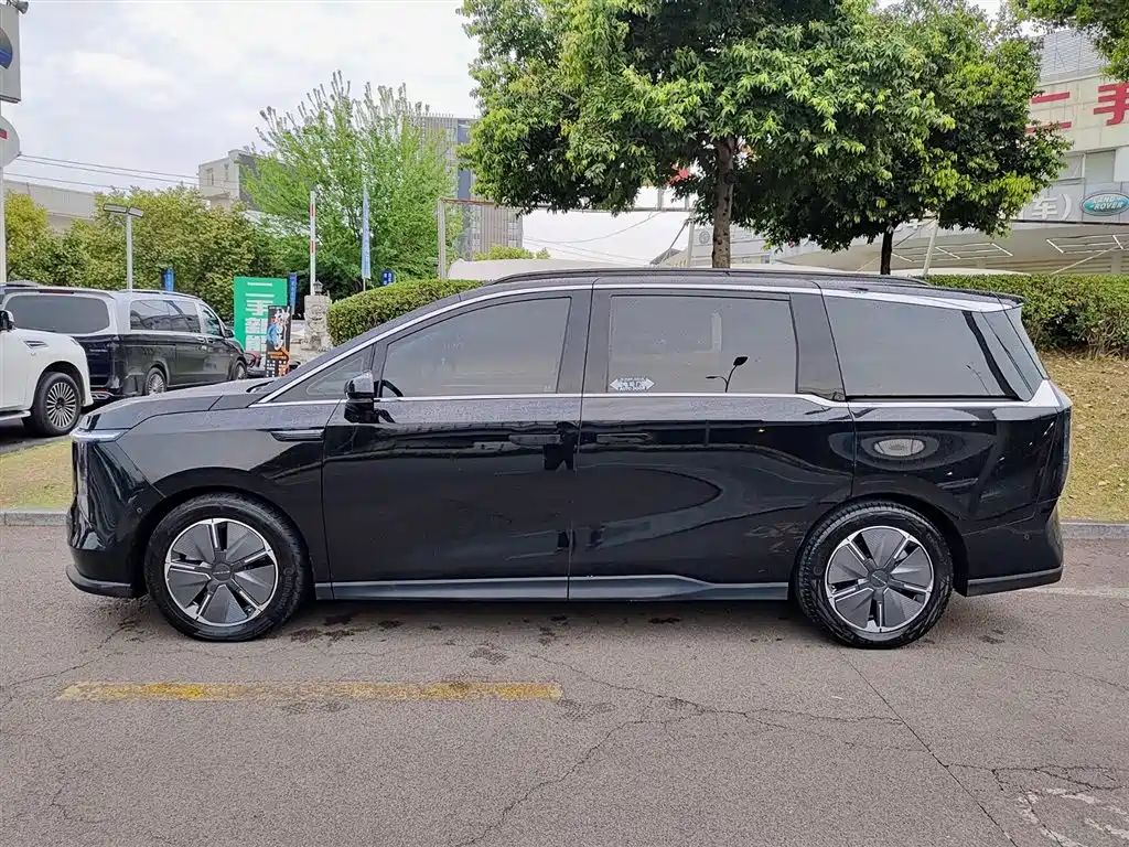 SAIC MAXUS EVERYONE 7