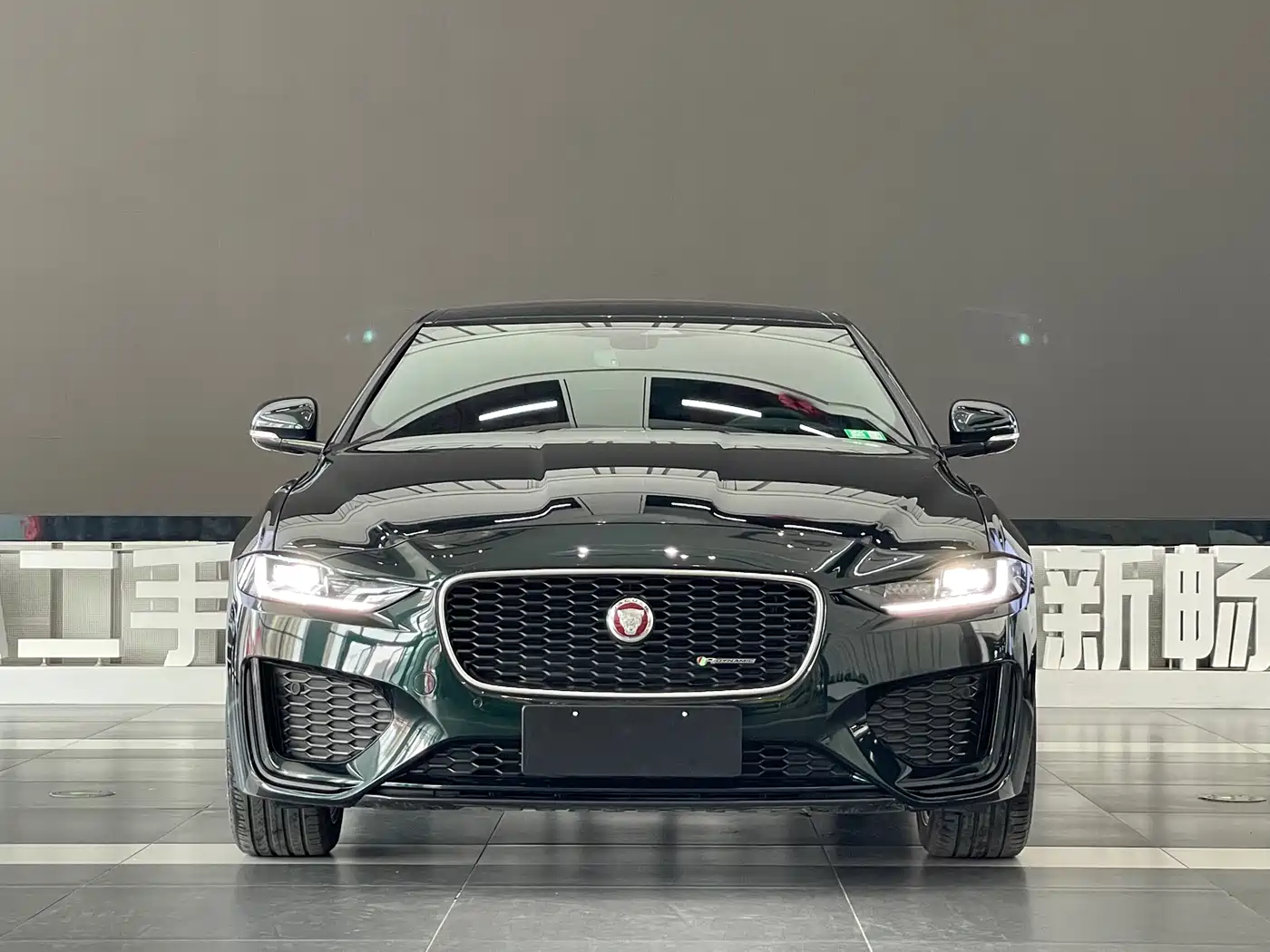 Jaguar XEL 2023 2.0T 250PS R-DYNAMIC S Progressive Sport фото 2
