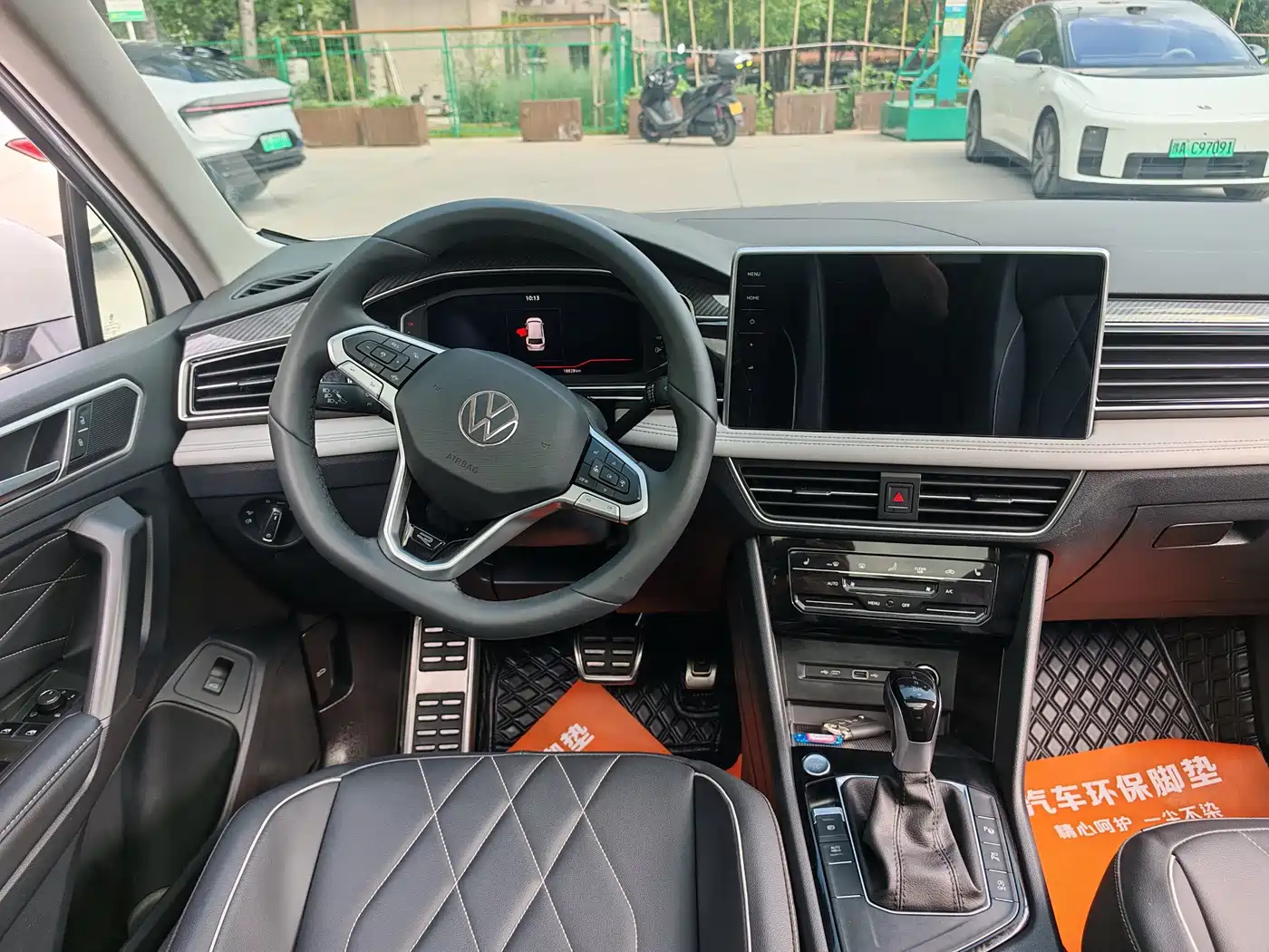 Volkswagen Tiguan L 2024 330TSI Automatic 2WD R-Line Premium Enjoyment Edition фото 8