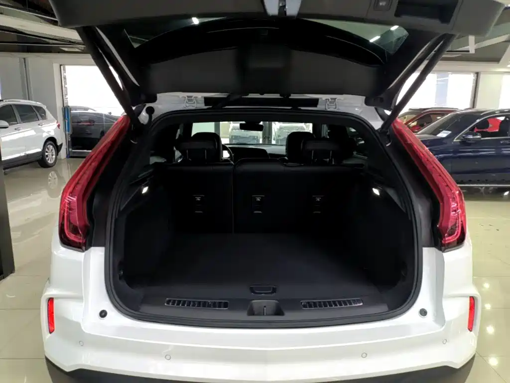 Cadillac XT4 2025 2024 28T 2WD Premium