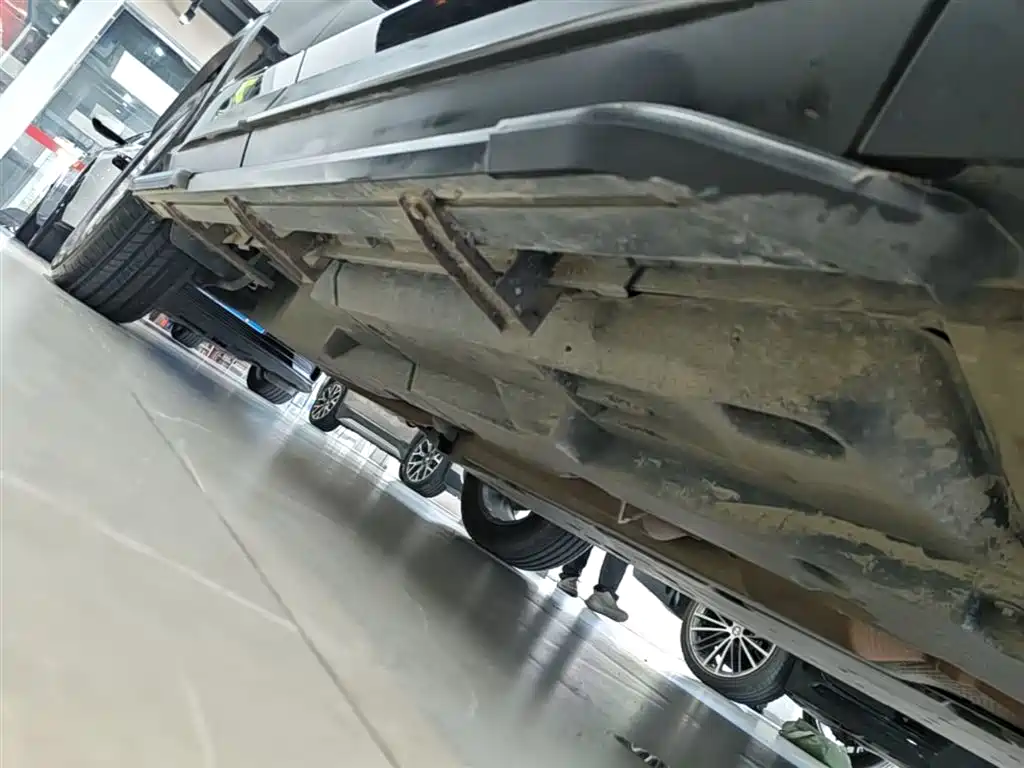Toyota Wildlander 2023 2.0L CVT FWD LE фото 21